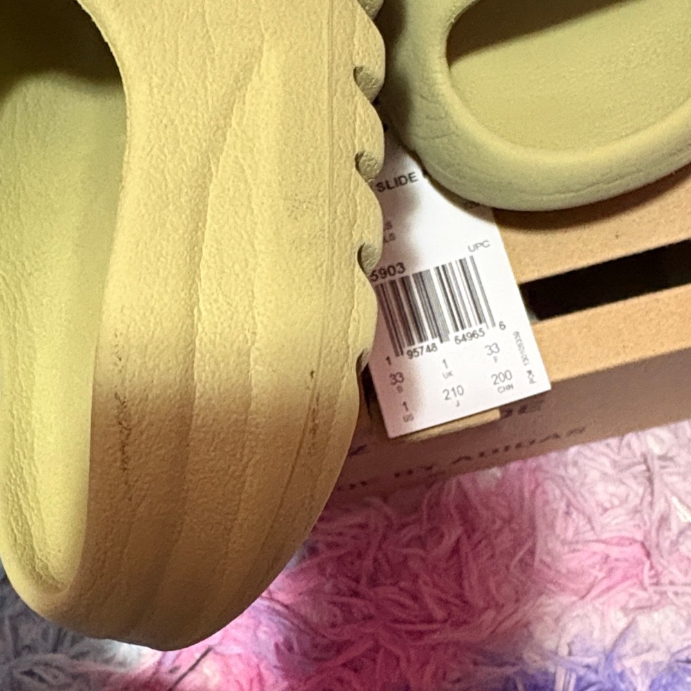 Adidas Kids YZY Slide in Light Green - Picture 7 of 9
